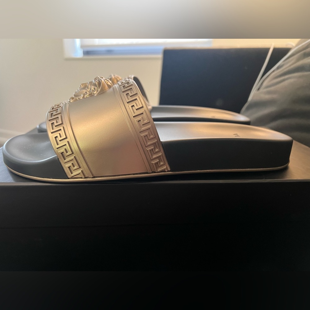 NIB Versace Medusa Metallic Pool Slide Sandals (42) - Picture 7 of 8